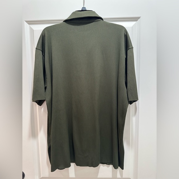 Reiss Short Sleeve 
Color: Green - Picture 3 of 3